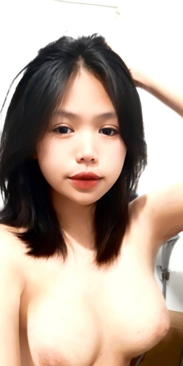 thằng em phát hiện chị gái làm vũ nữ thoát y ở club